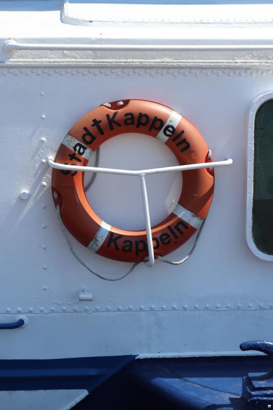 Fahrgastschiff / Hausboot