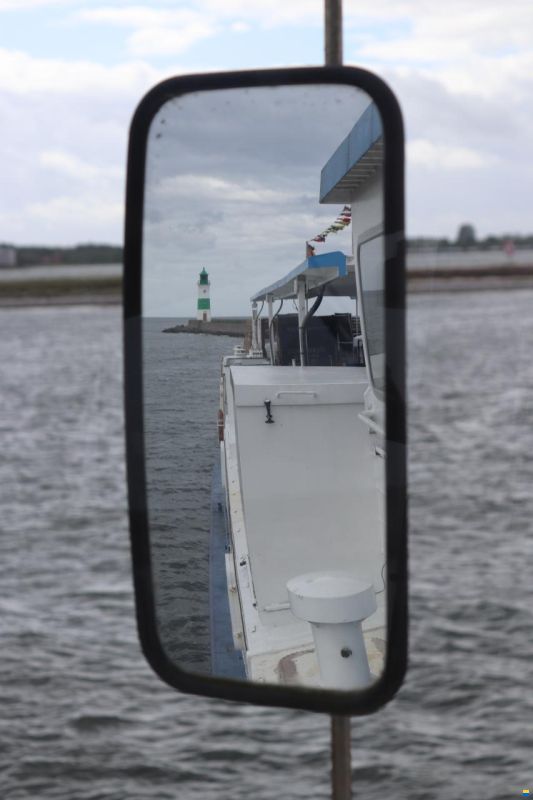Fahrgastschiff / Hausboot