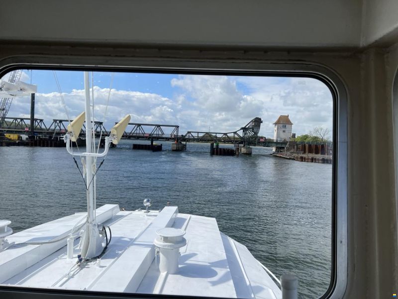 Fahrgastschiff / Hausboot