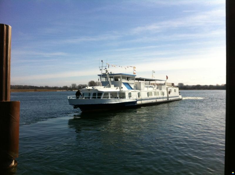 Fahrgastschiff / Hausboot