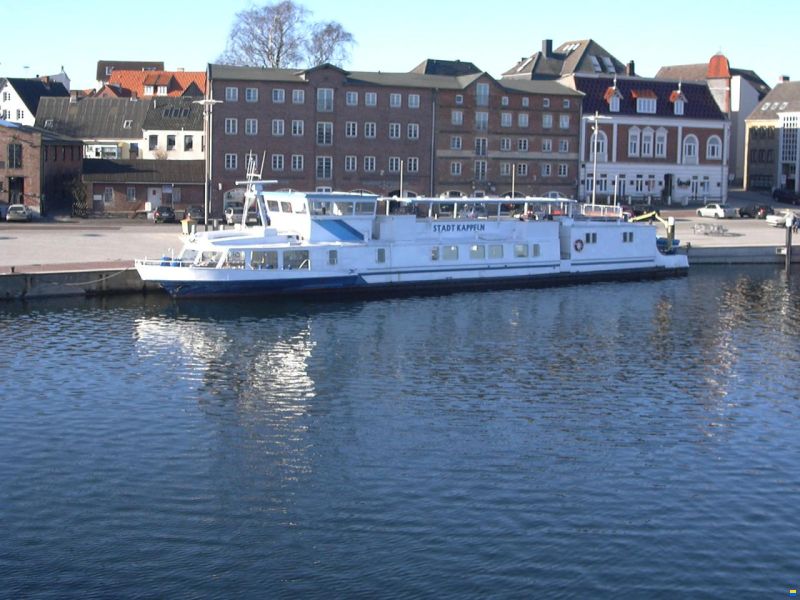 Fahrgastschiff / Hausboot