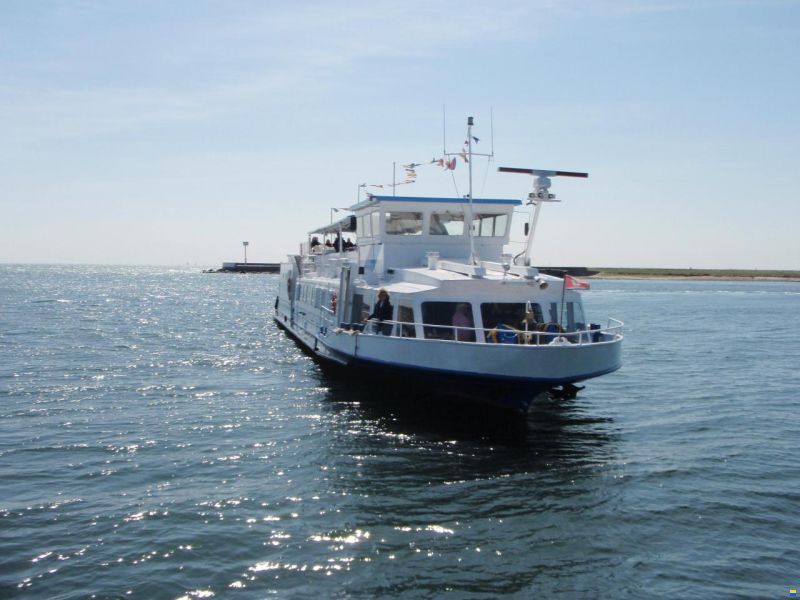 Fahrgastschiff / Hausboot