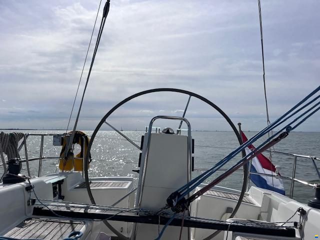 Hanse 370