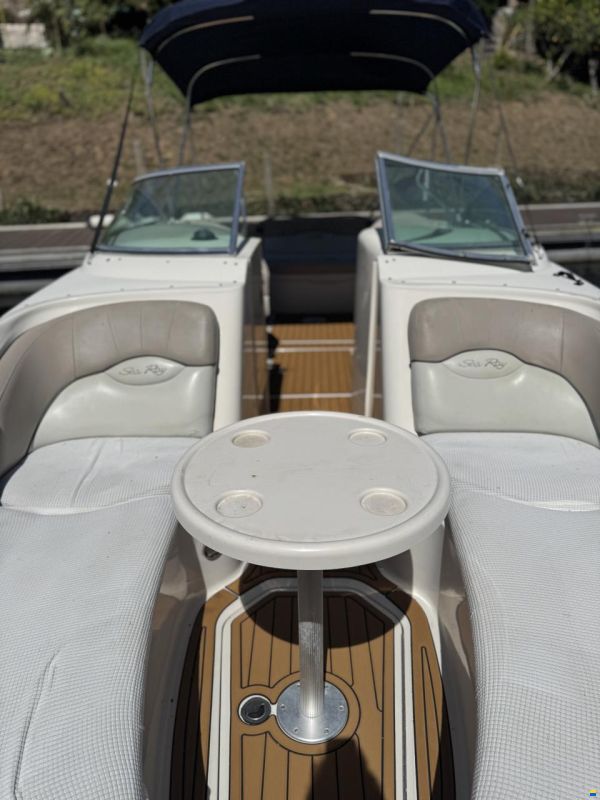 Sea Ray 240 Sundeck