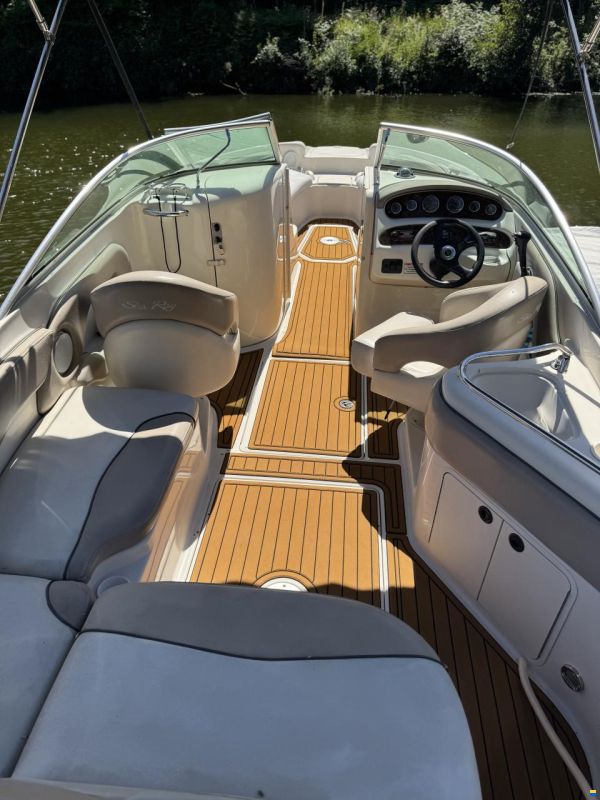 Sea Ray 240 Sundeck