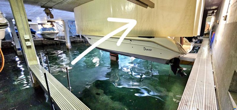 Bootsplatz mit Aufzug / Hallenplatz