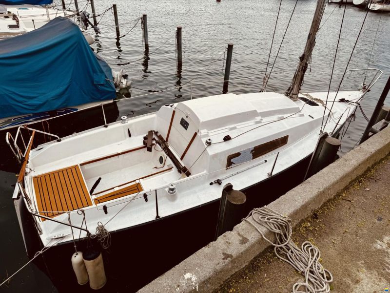 Beneteau First 24