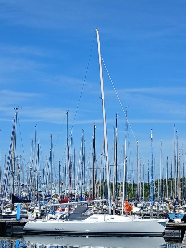J Boats J105