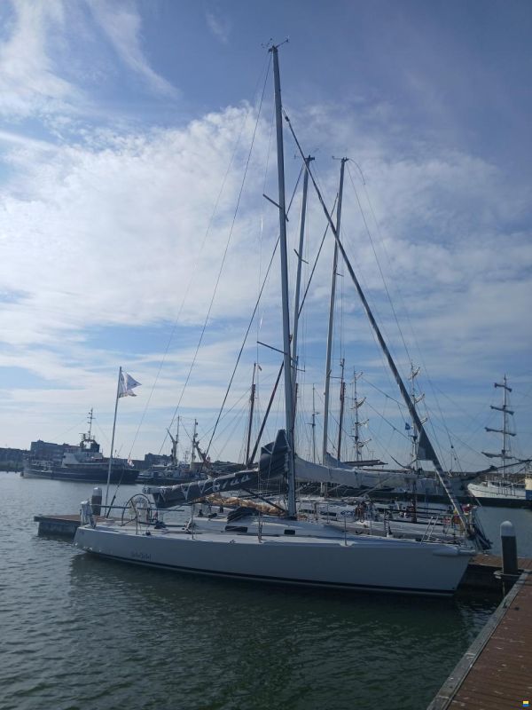J Boats J105