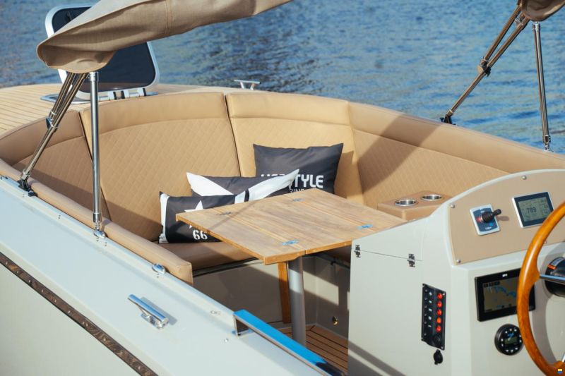 Lifestyle Marine 818 Cabin