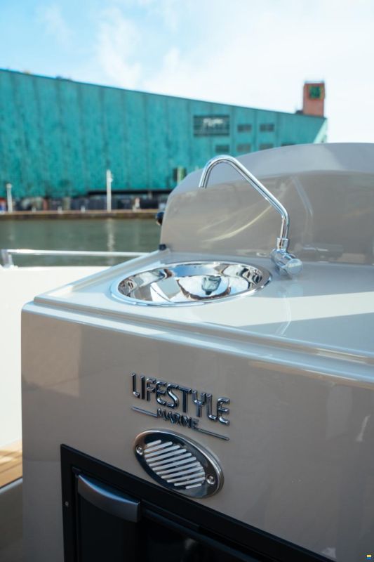 Lifestyle Marine 818 Cabin