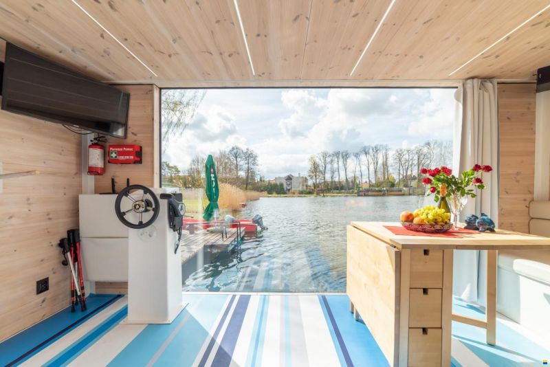 HT Catamarans Houseboat Safety 33