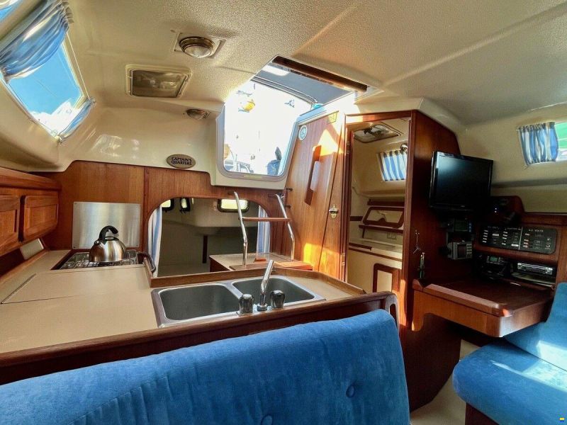 Hunter Marine 30