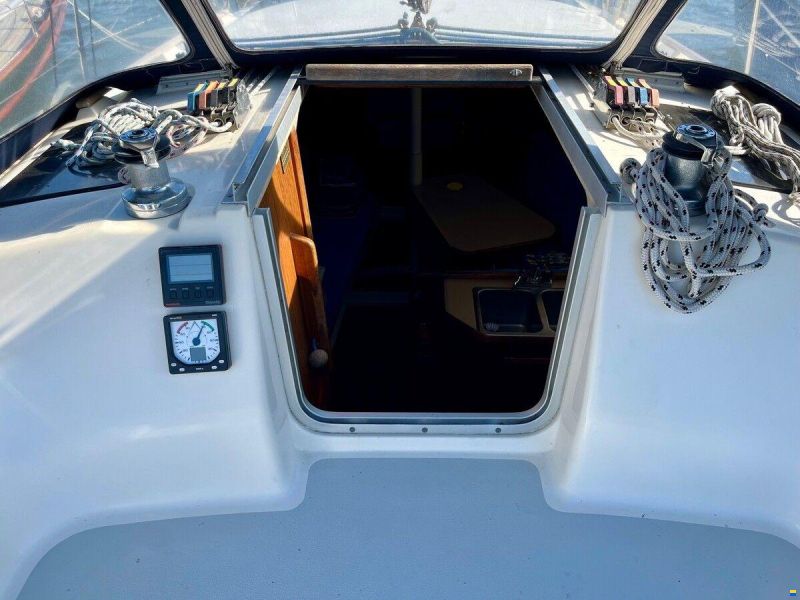 Hunter Marine 30