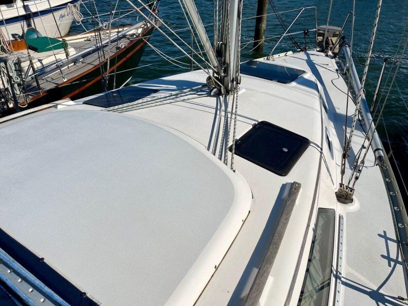 Hunter Marine 30