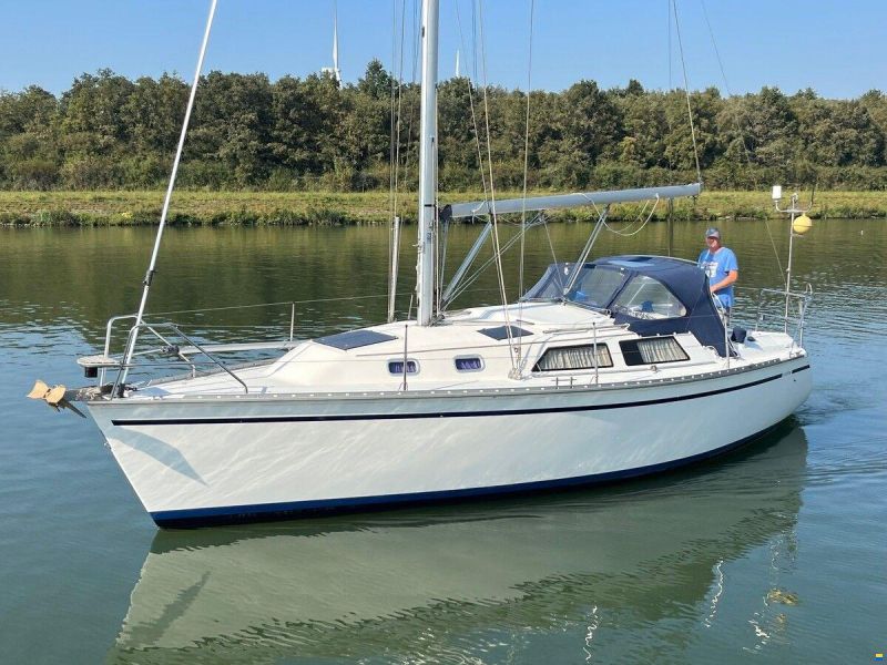 Hunter Marine 30