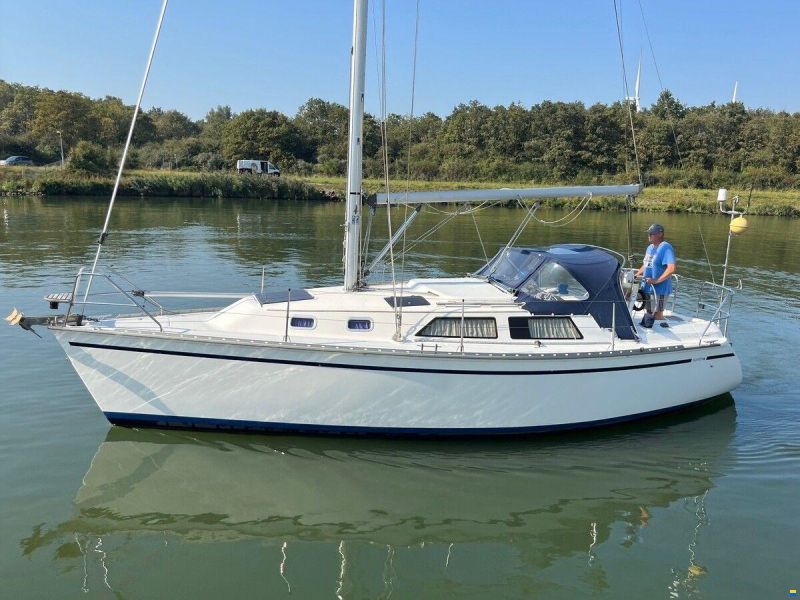 Hunter Marine 30