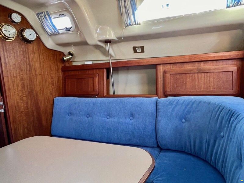 Hunter Marine 30