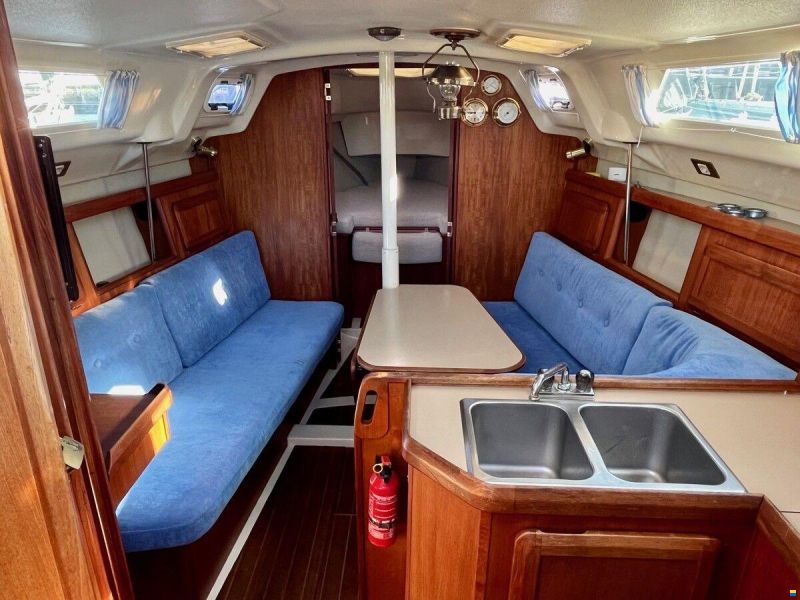 Hunter Marine 30