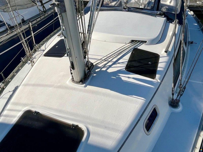 Hunter Marine 30