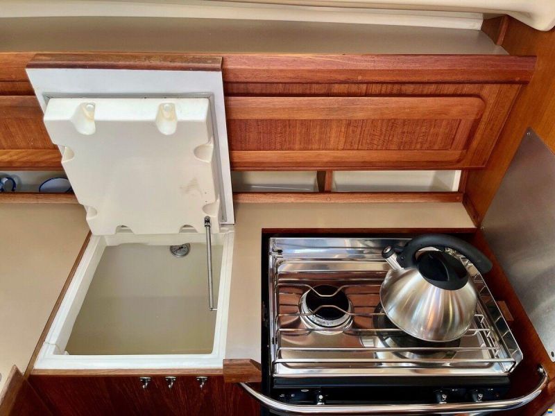 Hunter Marine 30