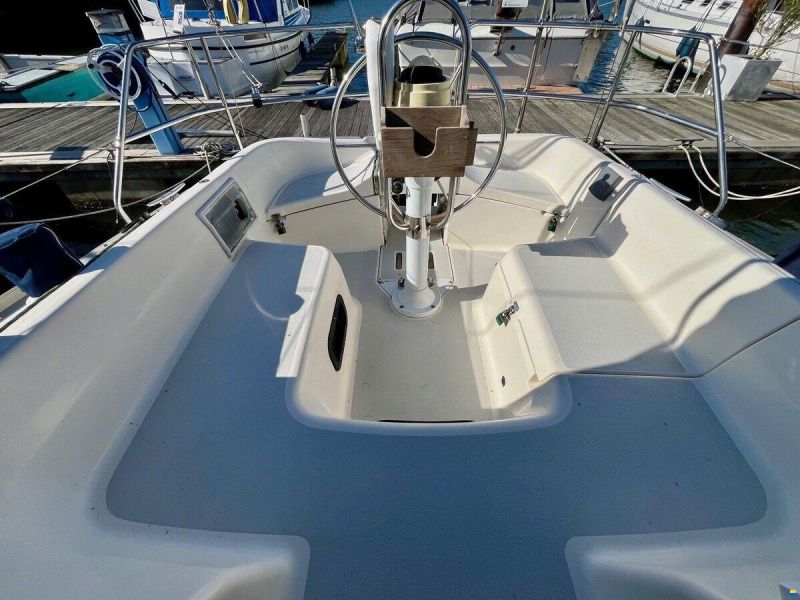 Hunter Marine 30