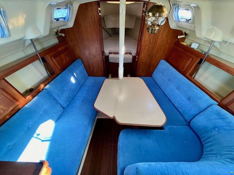 Hunter Marine 30