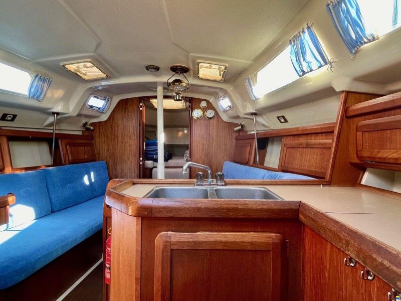 Hunter Marine 30