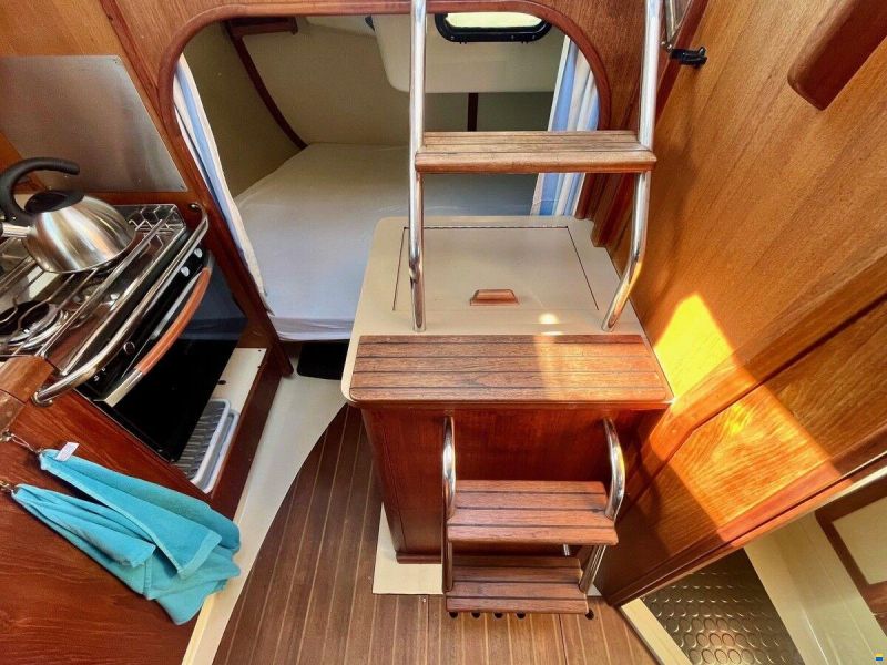 Hunter Marine 30