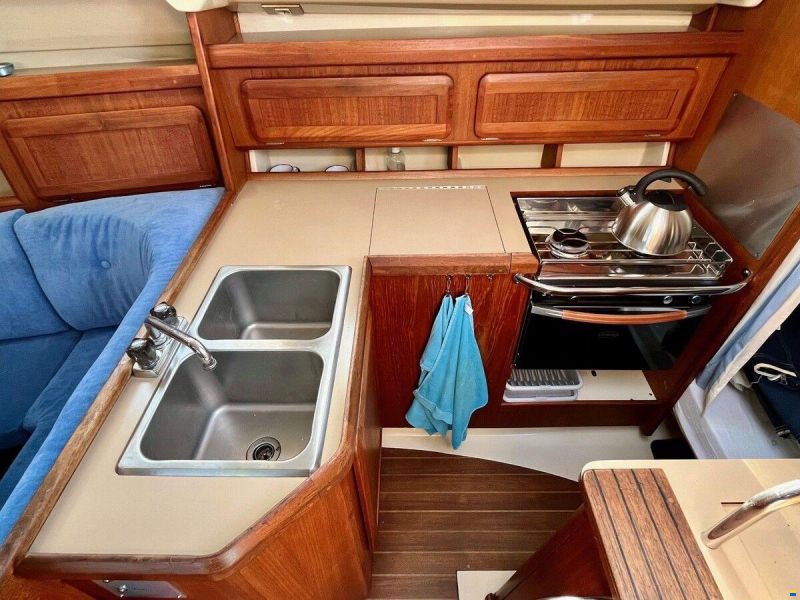Hunter Marine 30
