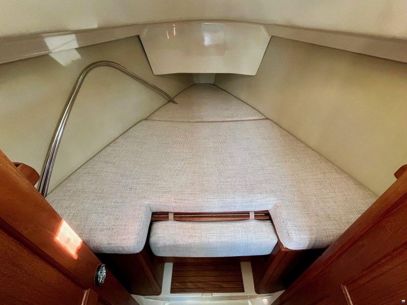 Hunter Marine 30