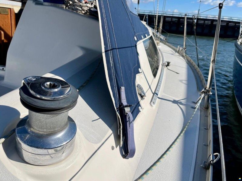 Hunter Marine 30