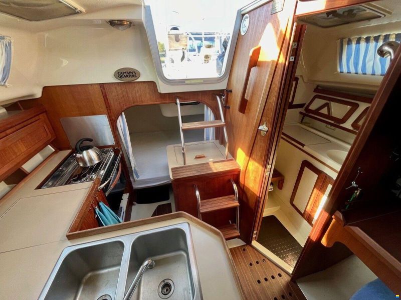 Hunter Marine 30