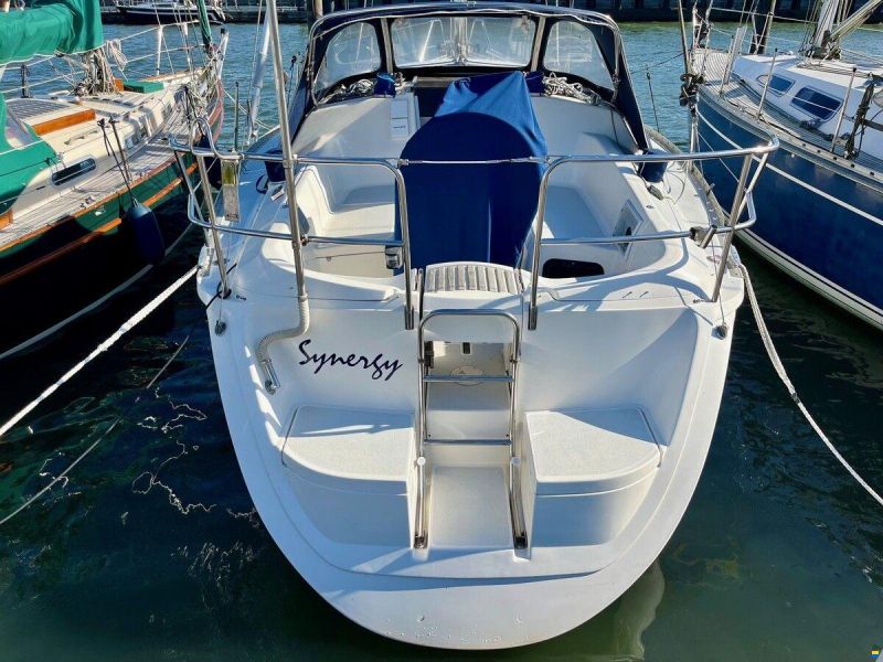 Hunter Marine 30