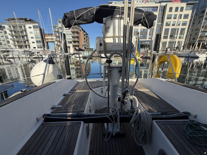 Hanse 331