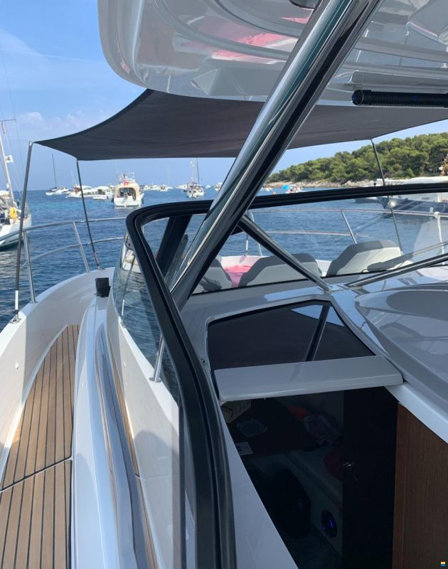 Jeanneau Capcamara 12.5 WA