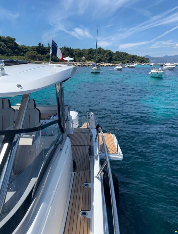 Jeanneau Capcamara 12.5 WA