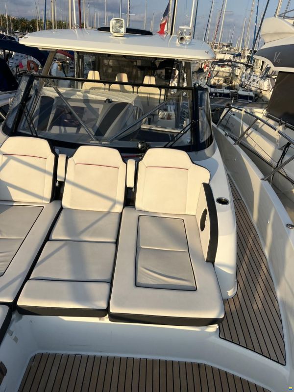 Jeanneau Capcamara 12.5 WA
