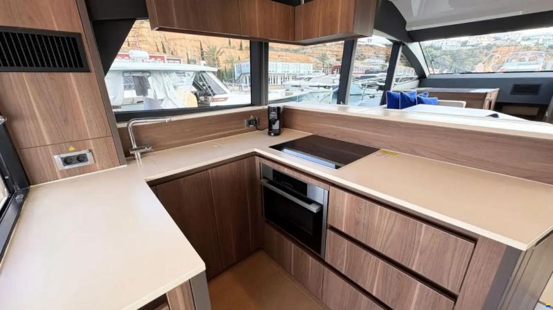 Sealine F530