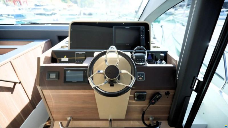 Sealine F530
