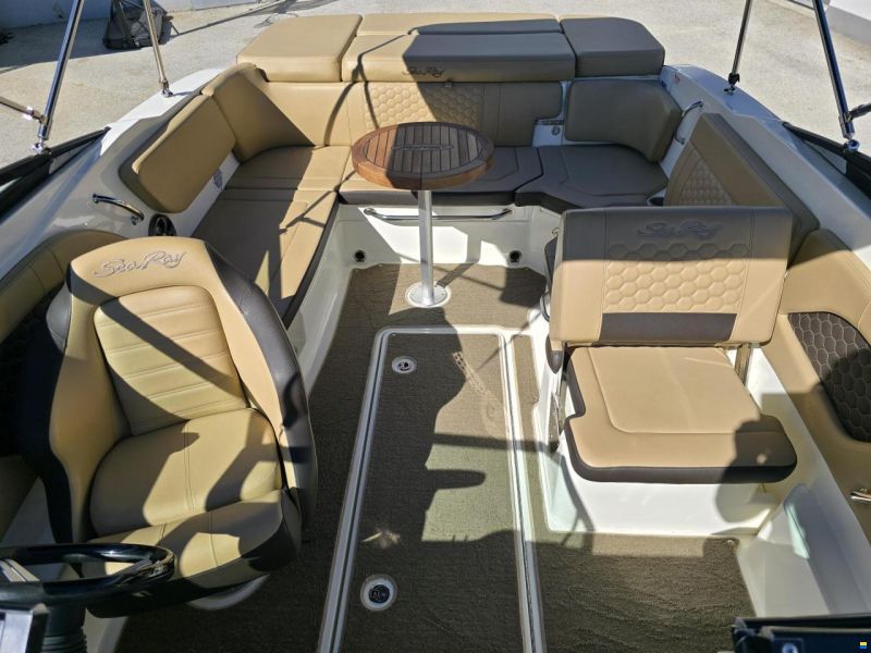 Sea Ray SunSport 230