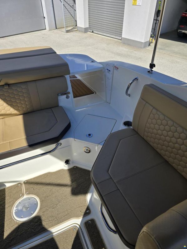 Sea Ray SunSport 230