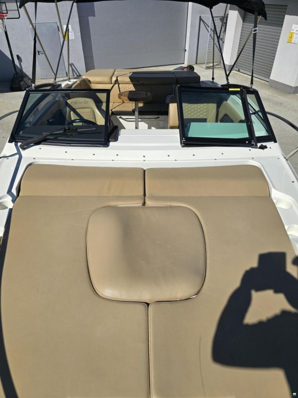 Sea Ray SunSport 230
