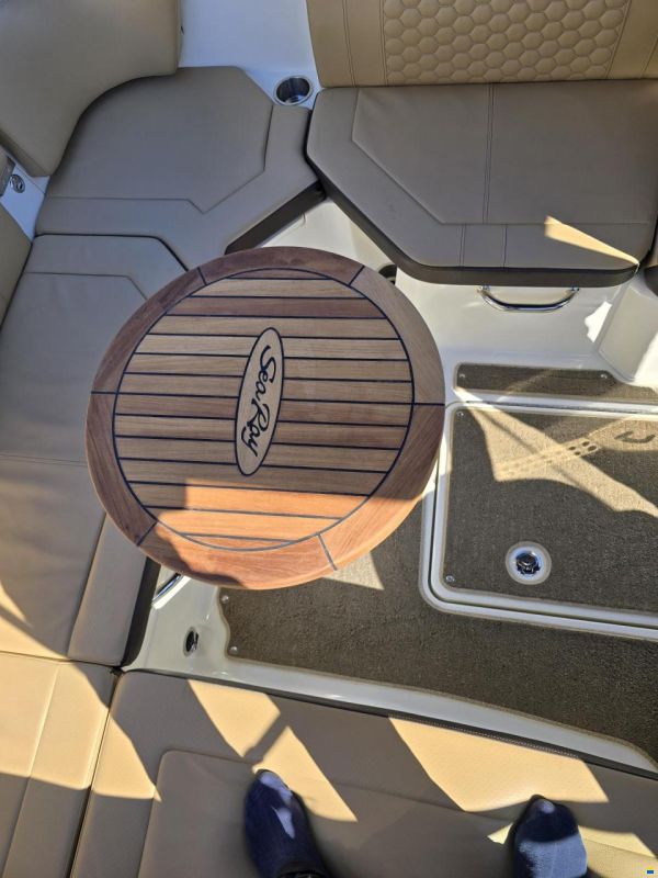 Sea Ray SunSport 230