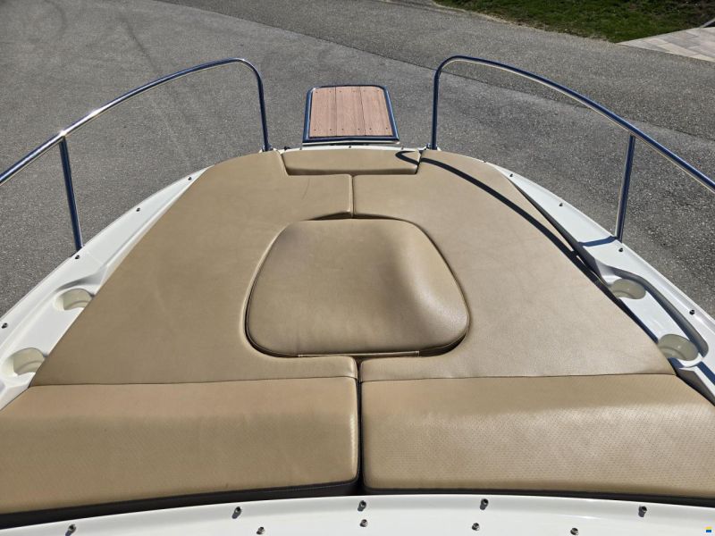 Sea Ray SunSport 230