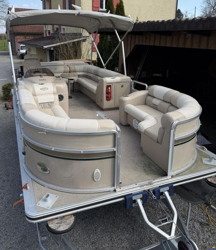 HARRIS KAYOT PONTOON