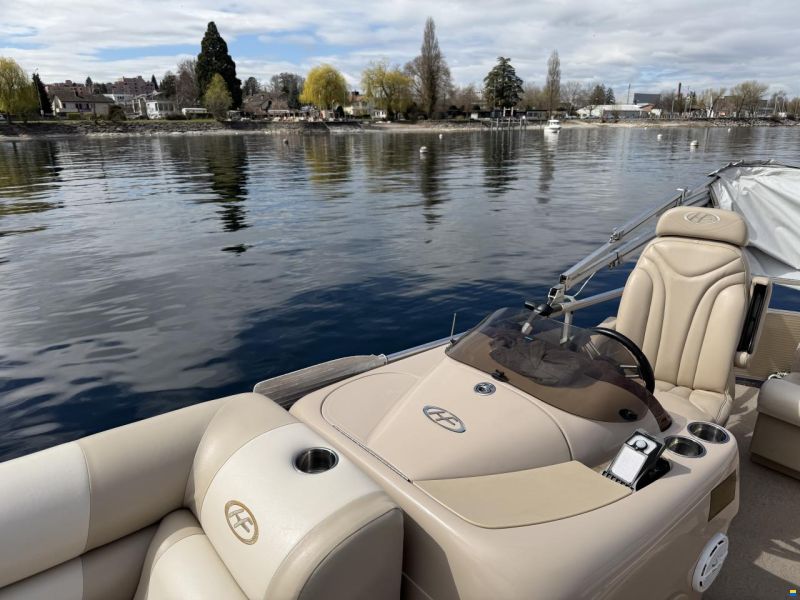 HARRIS KAYOT PONTOON