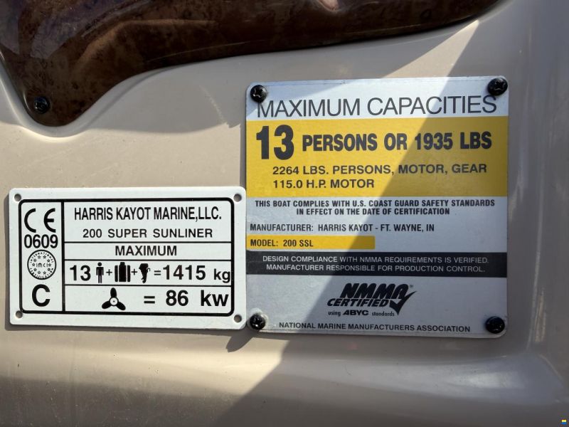 HARRIS KAYOT PONTOON