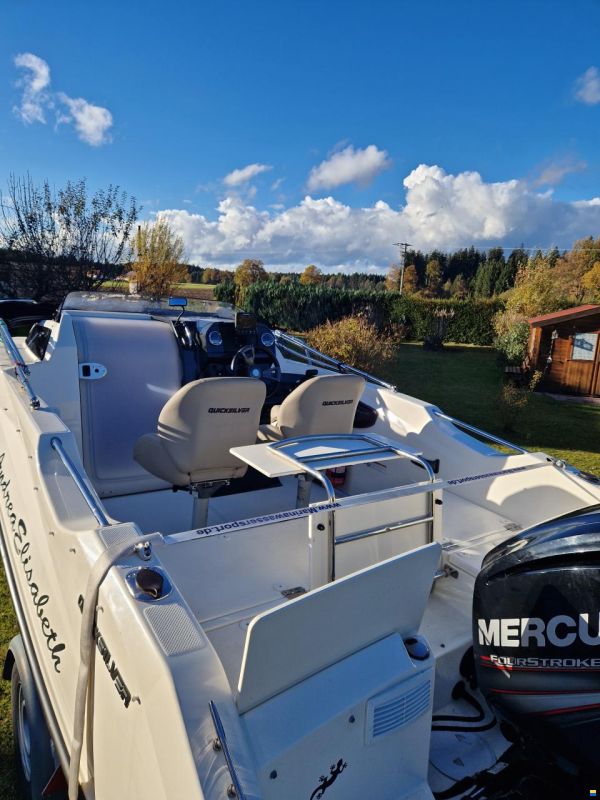 Quicksilver Activ 555 Cabin