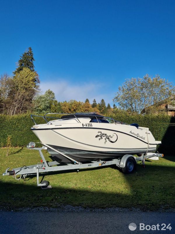 Quicksilver Activ 555 Cabin